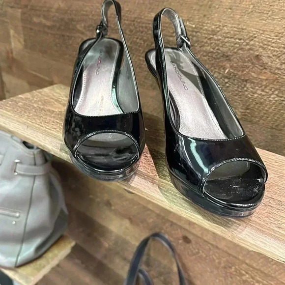 Bandolino- Black Patent Leather Peep Open Toe Sling Back Heel, Size 7.5 - Picture 2 of 6